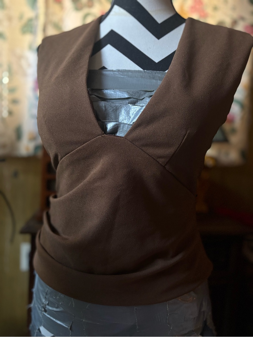 Sculpted V-Neck Sleeveless Camisole - Brown